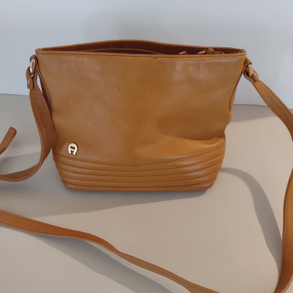 Beautiful Aigner Shoulder Bag